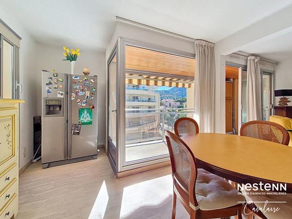 Dernier étage pour cet appartement au centre ville de Cavalaire-sur-Mer 4 pièces environ 100 m² avec 3 terrasses et stationnement