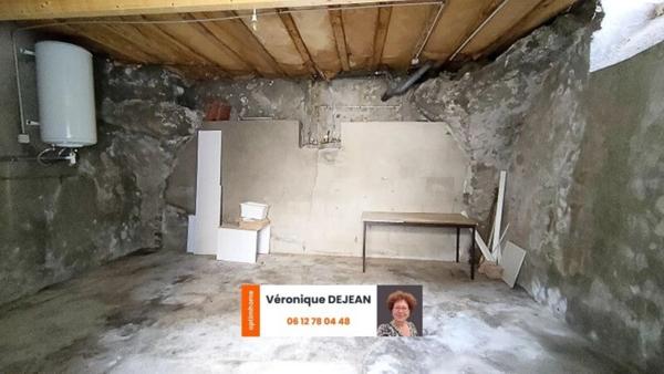 Maison à vendre 3 pièces/2 chambres - cuvage+cave - Cour - LA ROCHE BLANCHE (63670)