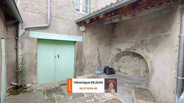 Maison à vendre 3 pièces/2 chambres - cuvage+cave - Cour - LA ROCHE BLANCHE (63670)