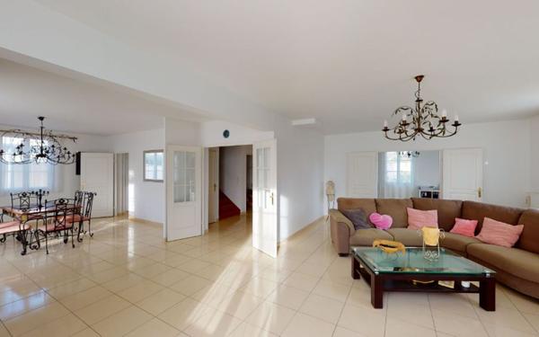 Maison à vendre    8 pièces •  Bailly-Romainvilliers