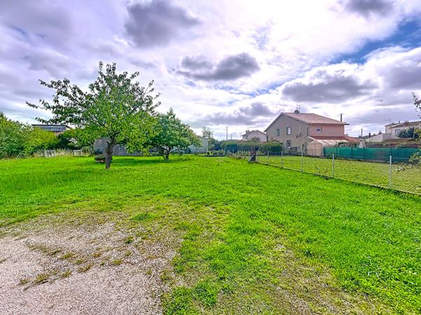 OPPORTUNITÉ RARE : MAISON + 2 GARAGES SUR 2600 M² PLAT CONSTRUCTIBLE / CENDRESSES PAMIERS