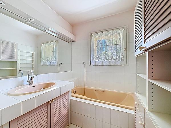 Les Angles - Maison T4 de 120 m², grand garage et 650 m² de terrain.