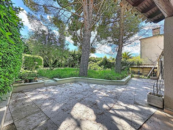 Les Angles - Maison T4 de 120 m², grand garage et 650 m² de terrain.