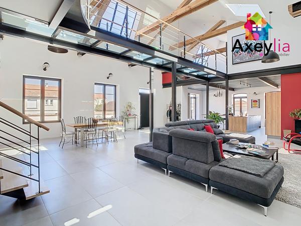 Roanne (42300) A VENDRE- ROANNE BORD DE LOIRE - MAISON DE VILLE TYPE LOFT AVEC TERRAIN ET PISCINE