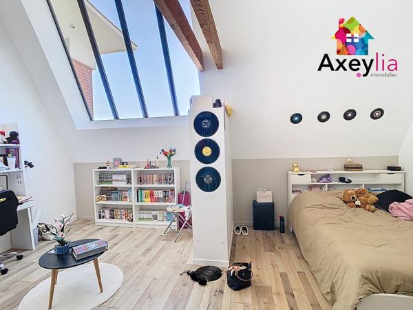 Roanne (42300) A VENDRE- ROANNE BORD DE LOIRE - MAISON DE VILLE TYPE LOFT AVEC TERRAIN ET PISCINE