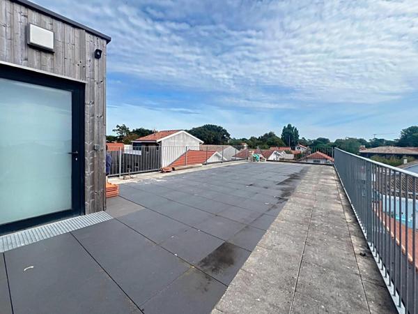 Loft d’Exception avec Toit-Terrasse en Plein Cœur d’Andernos