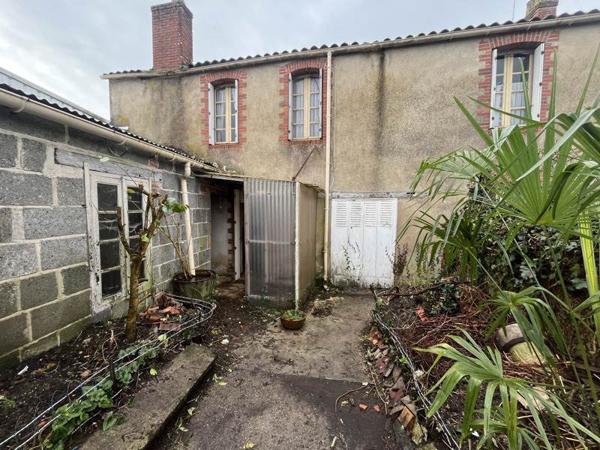 Maison à vendre |  Nieul-le-Dolent |  8 pièces | 188 m²