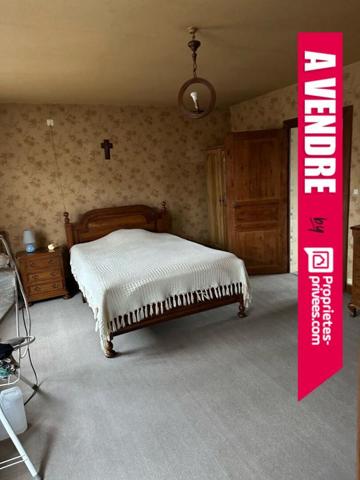 Maison à Rénover avec Local Commercial et Hangar