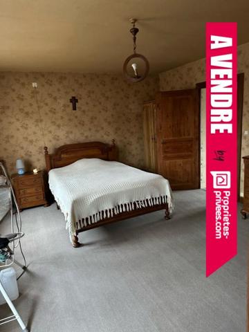 Maison à Rénover avec Local Commercial et Hangar