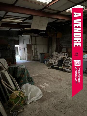 Maison à Rénover avec Local Commercial et Hangar