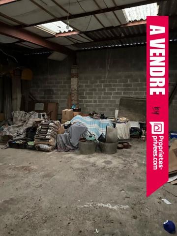 Maison à Rénover avec Local Commercial et Hangar