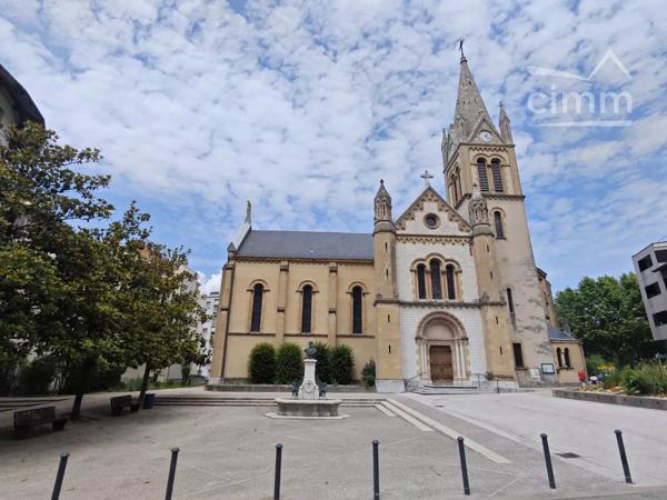 Immeuble de 400 m² sur une parcelle de 229 m² cadastrée E868
