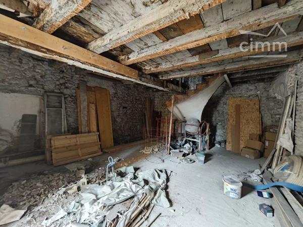 Immeuble de 400 m² sur une parcelle de 229 m² cadastrée E868