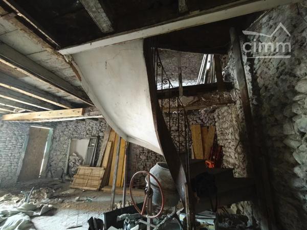 Immeuble de 400 m² sur une parcelle de 229 m² cadastrée E868