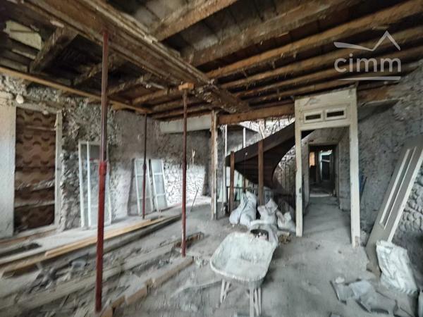 Immeuble de 400 m² sur une parcelle de 229 m² cadastrée E868