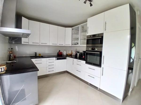 Vente                                                      Maison
                        
                     5 pièces                      126 m2                     à Yerres