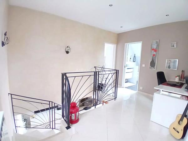 Vente                                                      Maison
                        
                     5 pièces                      126 m2                     à Yerres