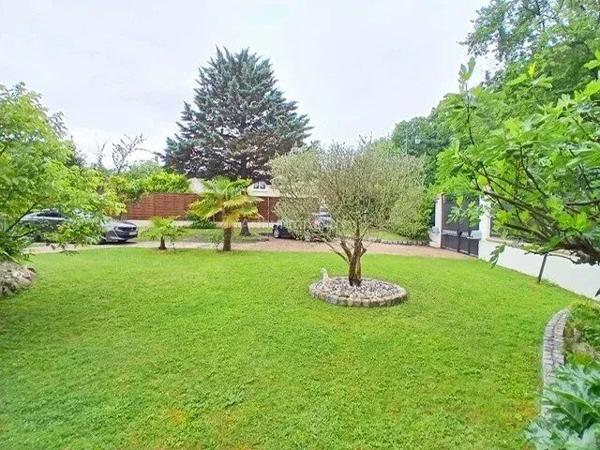 Vente                                                      Maison
                        
                     5 pièces                      126 m2                     à Yerres