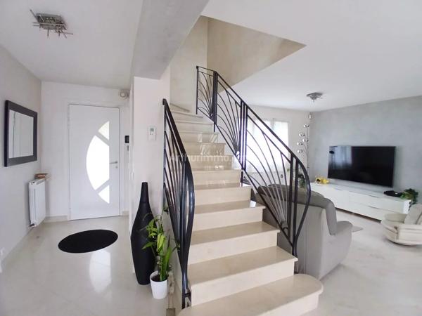 Vente                                                      Maison
                        
                     5 pièces                      126 m2                     à Yerres