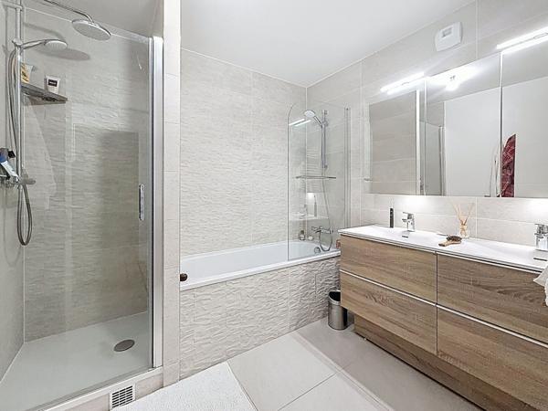 Appartement Neuf d'Exception à Puteaux - 3 Pièces Lumineux avec Balcon et Parking