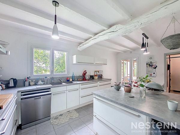 A vendre Maison de 206 m² habitable de plain pied avec piscine, garage et parc arboré