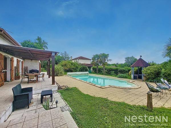 A vendre Maison de 206 m² habitable de plain pied avec piscine, garage et parc arboré