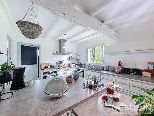 A vendre Maison de 206 m² habitable de plain pied avec piscine, garage et parc arboré