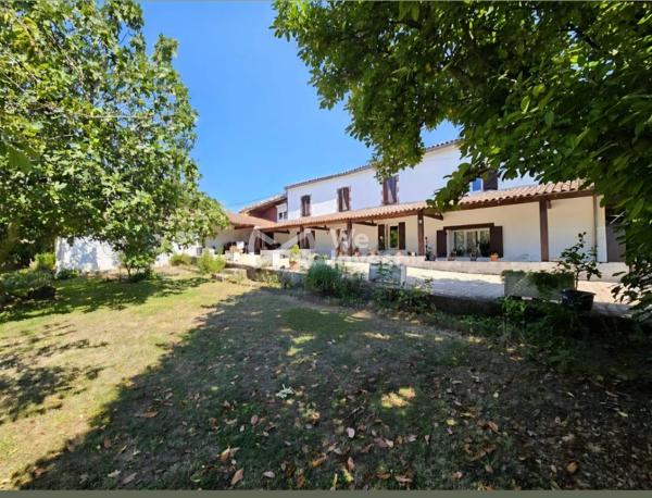 MAISON DE 273 M² AVEC PIECE INDEPENDANTE,GARAGE ET TERRAIN SANS VIS A VIS AU CALME