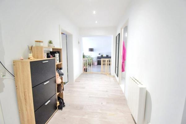 Appartement rénové avec terrasse & balcon – 2 chambres – Parking sécurisé