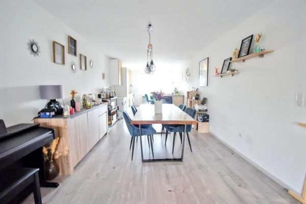 Appartement rénové avec terrasse & balcon – 2 chambres – Parking sécurisé