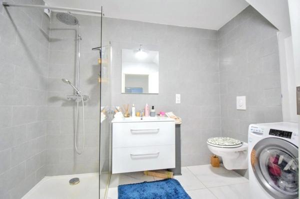 Appartement rénové avec terrasse & balcon – 2 chambres – Parking sécurisé