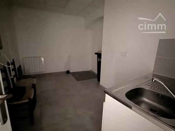 Installez votre activité dans un immeuble professionnel offrant une excellente visibilité, en plein cœur de Blois.
