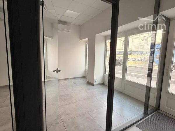 Installez votre activité dans un immeuble professionnel offrant une excellente visibilité, en plein cœur de Blois.