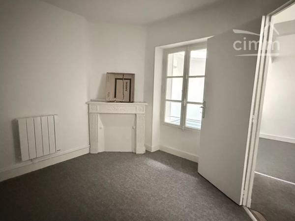 Installez votre activité dans un immeuble professionnel offrant une excellente visibilité, en plein cœur de Blois.