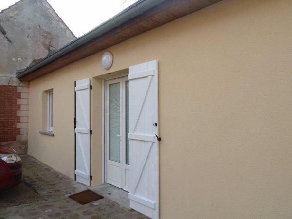 Appartement 2 pièces dans dépendance.