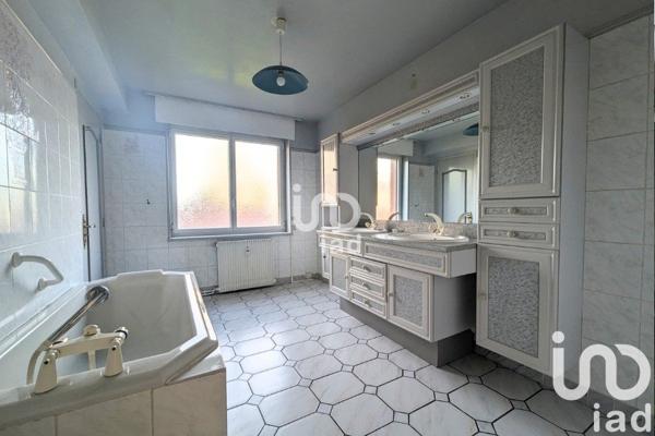 Appartement 5 pièces de 121 m² à Lens (62300)