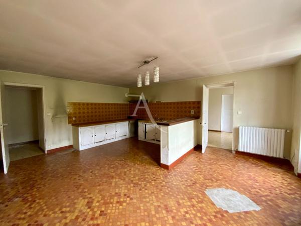 Maison Salles D'Angles 6 pièce(s) 1400 m2