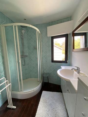 Aux portes de Vannes 10' du port  maison 145M2 avec piscine et jardin 1500M2