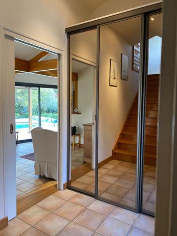 Aux portes de Vannes 10' du port  maison 145M2 avec piscine et jardin 1500M2