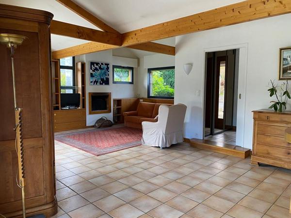 Aux portes de Vannes 10' du port  maison 145M2 avec piscine et jardin 1500M2