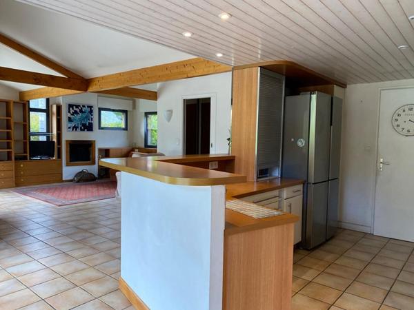 Aux portes de Vannes 10' du port  maison 145M2 avec piscine et jardin 1500M2