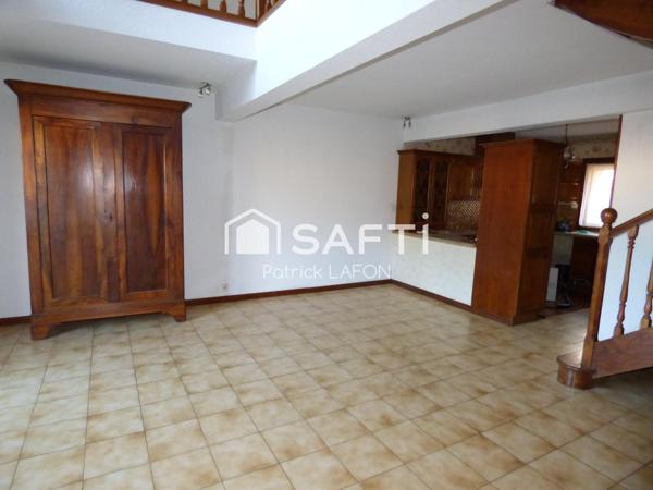 Immeuble 3 Appartements terrasses et garage.