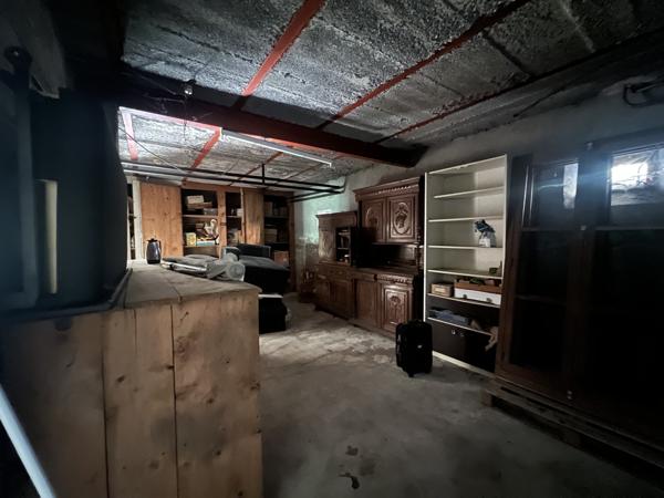 Maison à rénover avec vue dégagée, proche centre ville.