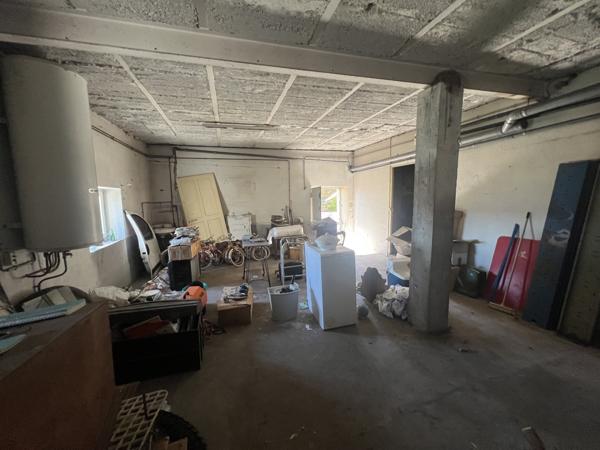 Maison à rénover avec vue dégagée, proche centre ville.