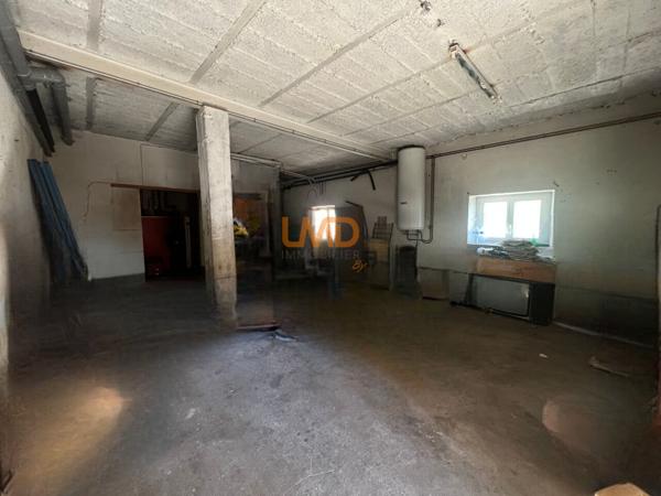 Maison à rénover avec vue dégagée, proche centre ville.