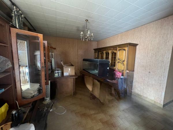 Maison à rénover avec vue dégagée, proche centre ville.