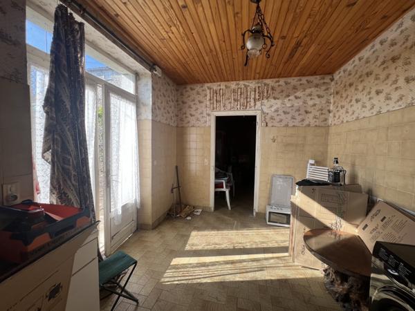 Maison à rénover avec vue dégagée, proche centre ville.