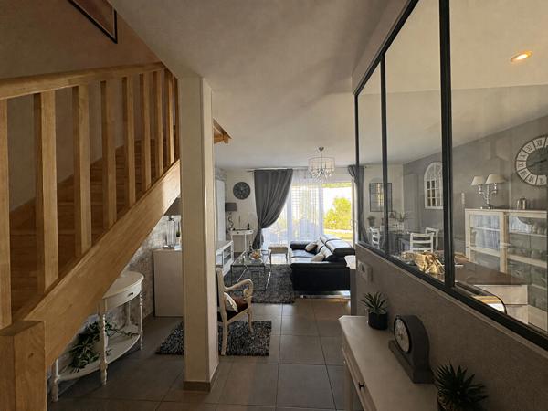 MAISON RECENTE, 3 CHAMBRES AVEC GARAGE ET JARDIN