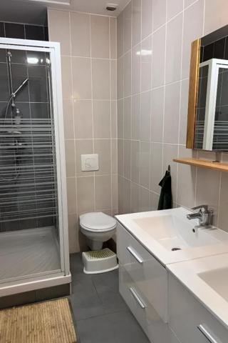 NEUVILLE SUR SAONE. Duplex 4 pièces 87m2 avec terrasse et parking abrité privé et sécurisé