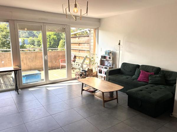 NEUVILLE SUR SAONE. Duplex 4 pièces 87m2 avec terrasse et parking abrité privé et sécurisé